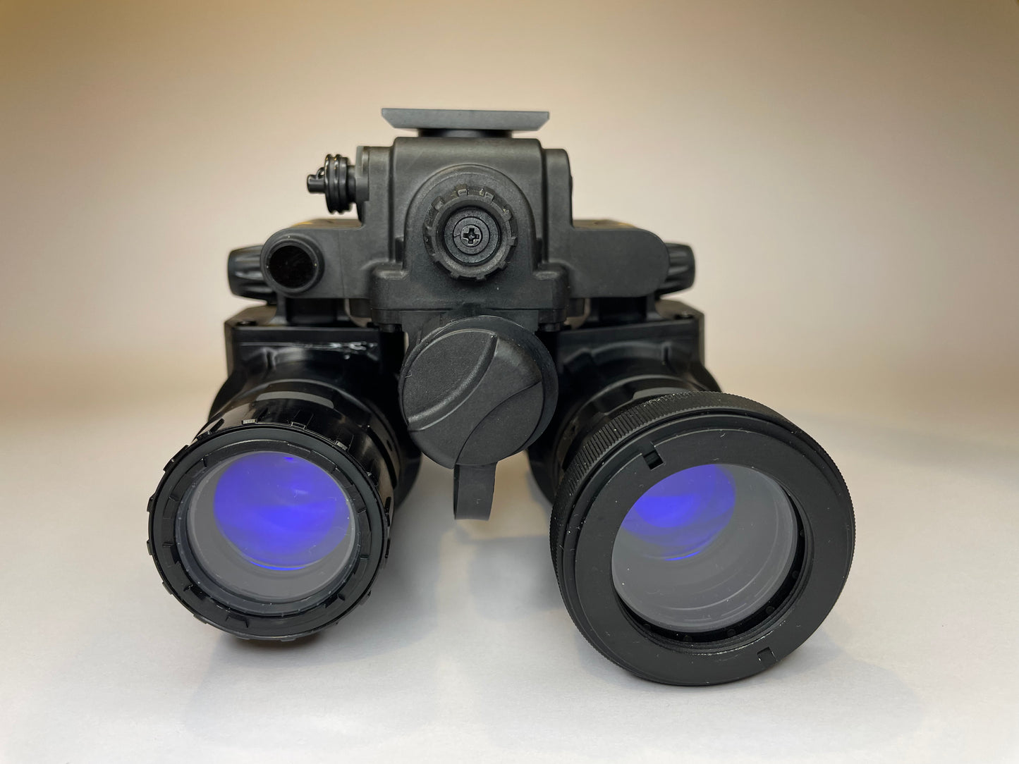NVG focus devices