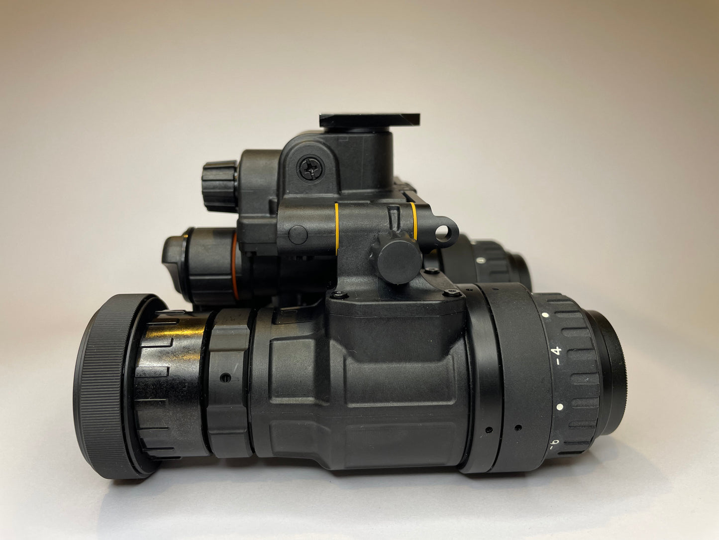 NVG focus devices